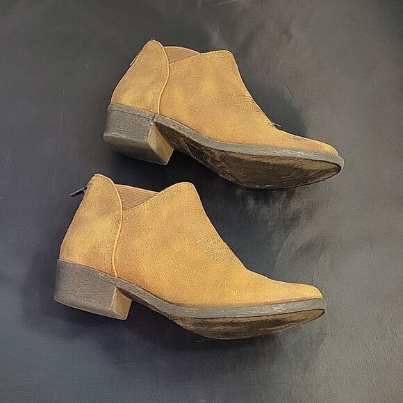 CAT&JACK BIG GIRLS SUEDE POINTED TOE BACK ZIPPER CLOSURE ANKLE BOOTIES - Picture 9 of 15